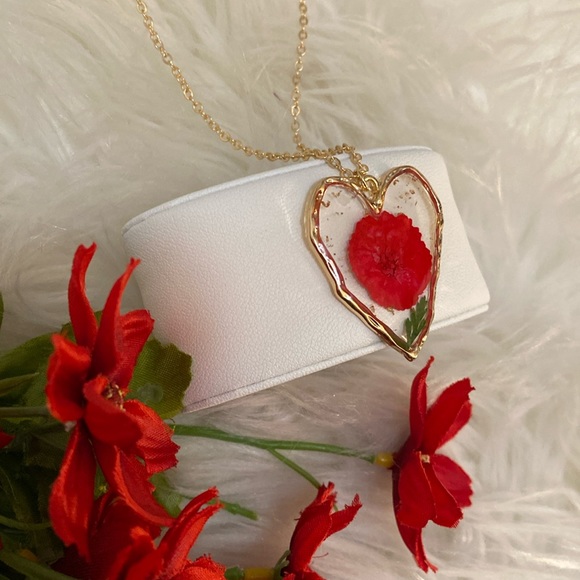 NEW! Red Pressed Flower Gold Edged Heart Pendant Necklace - Picture 3 of 6